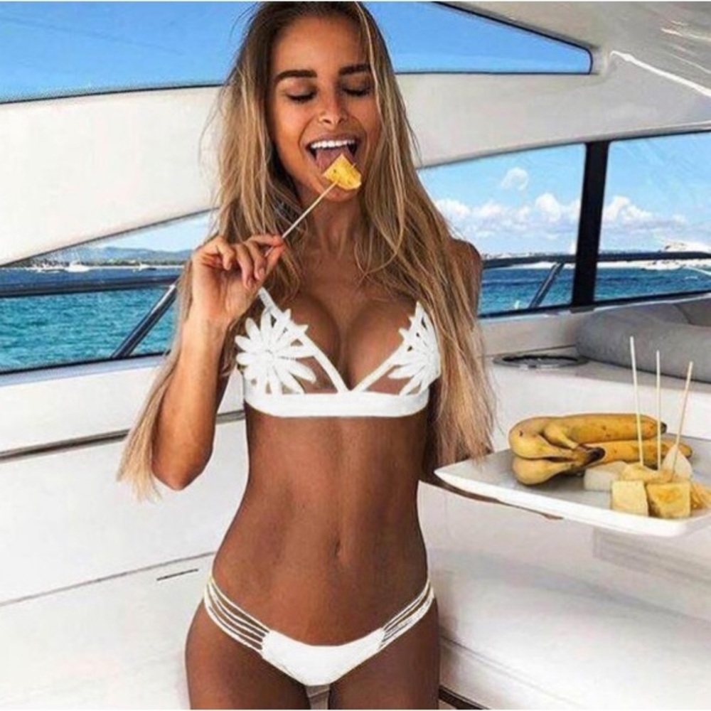 🔥White Mesh Flower Bikini Top and Bottom - Picture 2 of 8